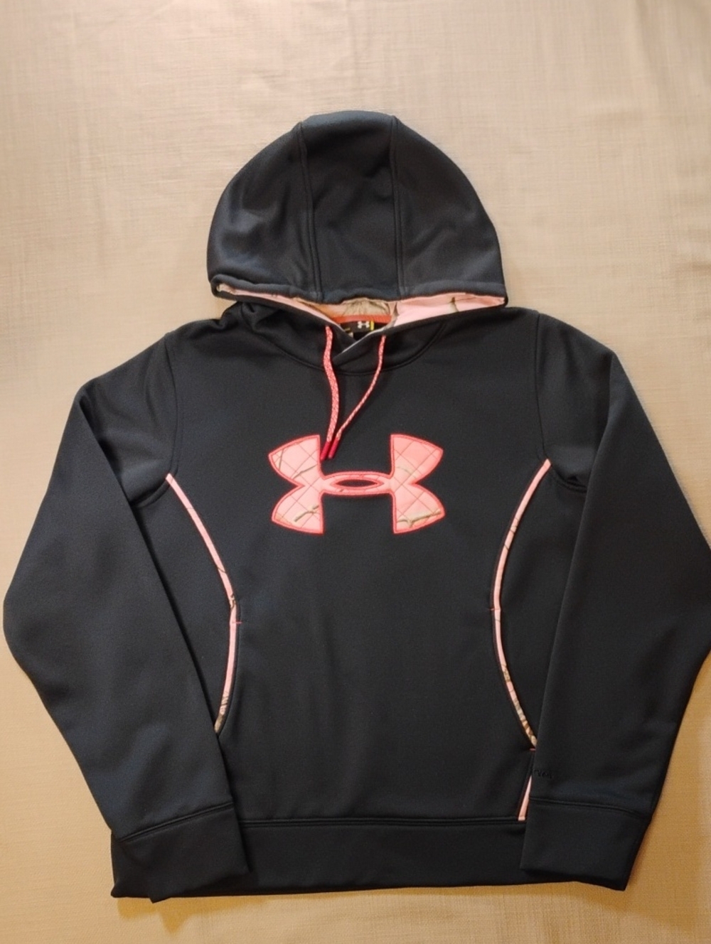 Women's Size Large Pink Camo Under Armour Black Hoodie
